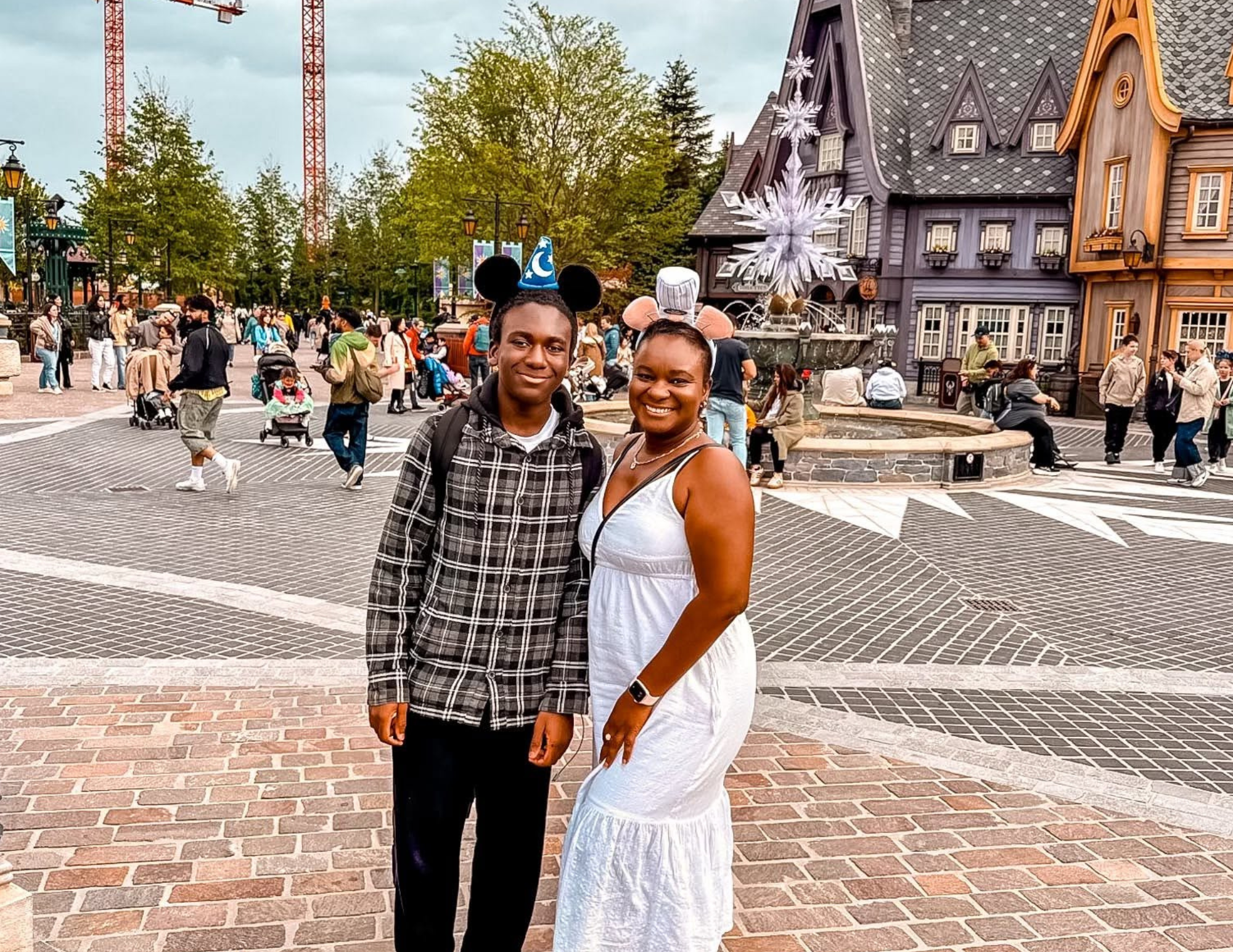 Disneyland Paris Guide (14).png